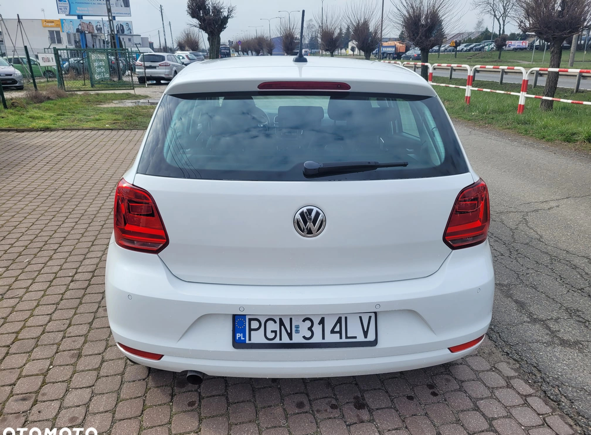 Volkswagen Polo cena 42900 przebieg: 120000, rok produkcji 2017 z Gniezno małe 191